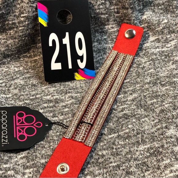 Red BLINGY snap bracelet - Picture 2 of 3